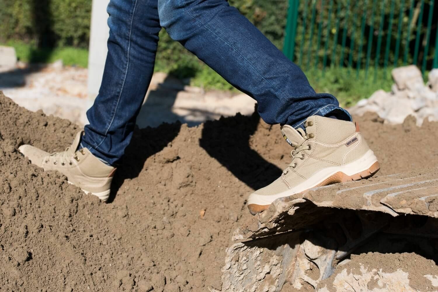 6016742ed2574ec5da9c639b5312d03d-min giày bảo hộ Jogger Desert cực chất