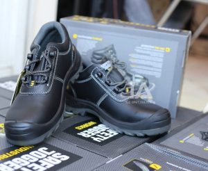 giày bảo hộ lao động Safety Jogger Aura là một sản phẩm chất lượng cao, đáp ứng đầy đủ các tiêu chuẩn bảo hộ lao động, giúp người sử dụng có thể yên tâm và an toàn khi làm việc trong môi trường nguy hiểm.