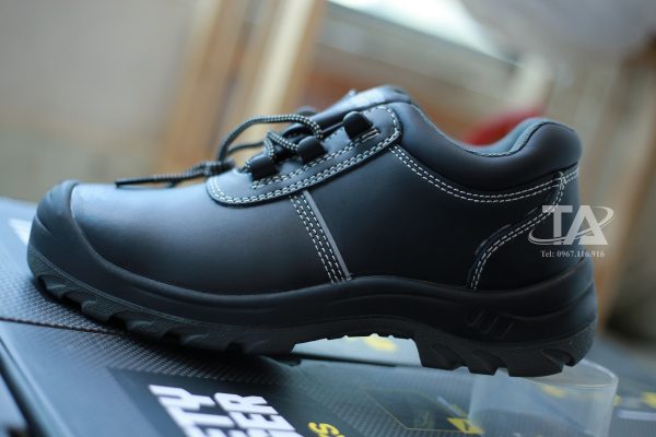 , giày bảo hộ Safety Jogger AURA S3 là một sản phẩm giày chất lượng cao được thiết kế để đảm bảo sự an toàn và thoải mái cho người sử dụng trong môi trường làm việc khó khăn. Sản phẩm cũng mang lại cho người sử dụng sự thoải mái và tự tin khi làm việc.