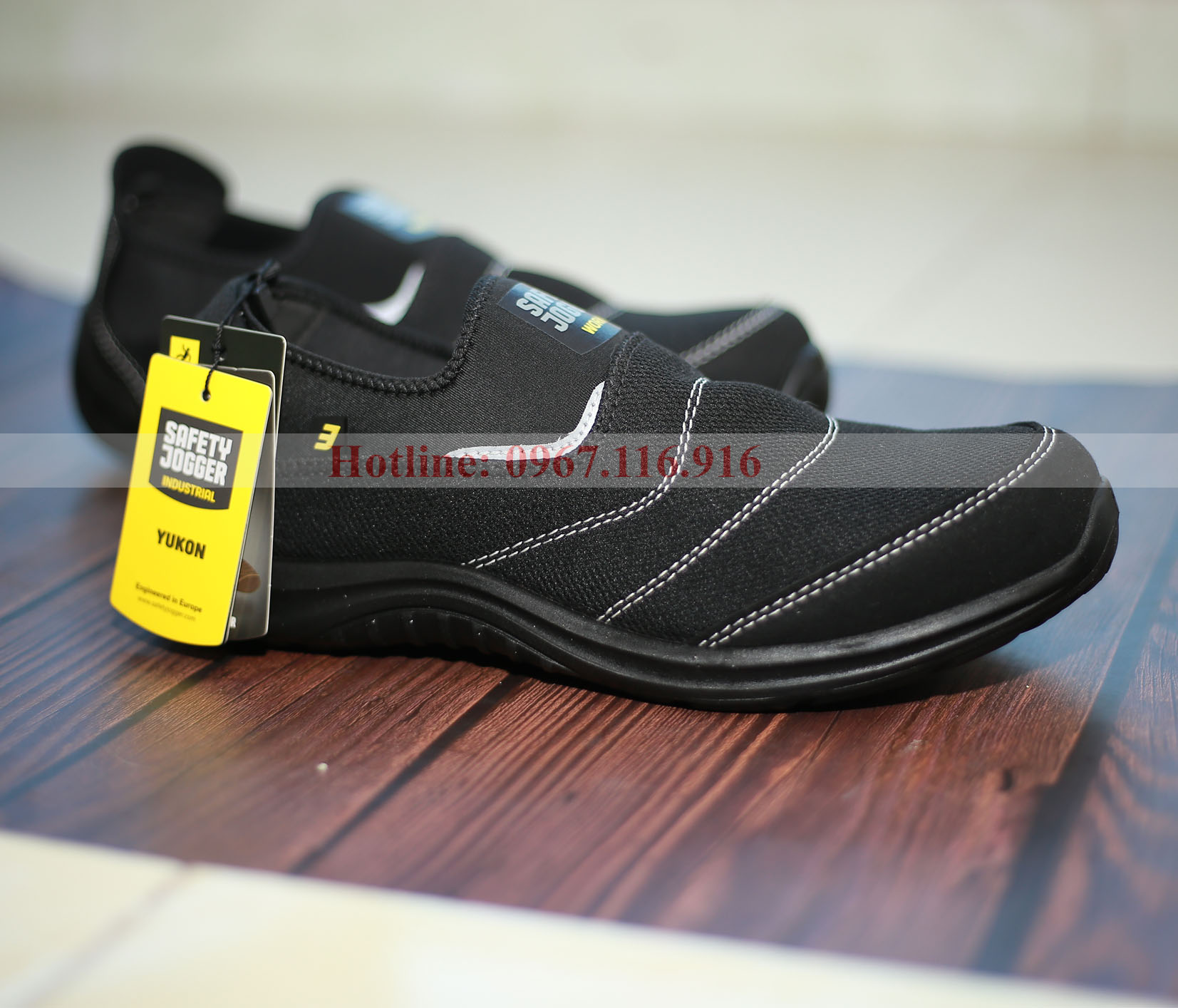 Giày bảo hộ Safety Jogger Yukon được thiết kế để đáp ứng các tiêu chuẩn an toàn cao nhất trong ngành công nghiệp.