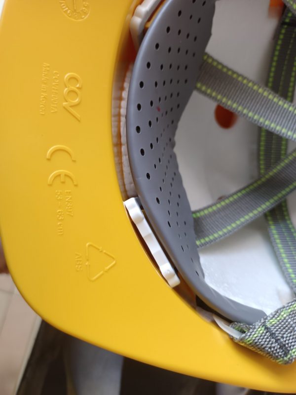 Thông tin xuất xứ, tiêu chuẩn, chất liệu bên trong nón bảo hộ COV