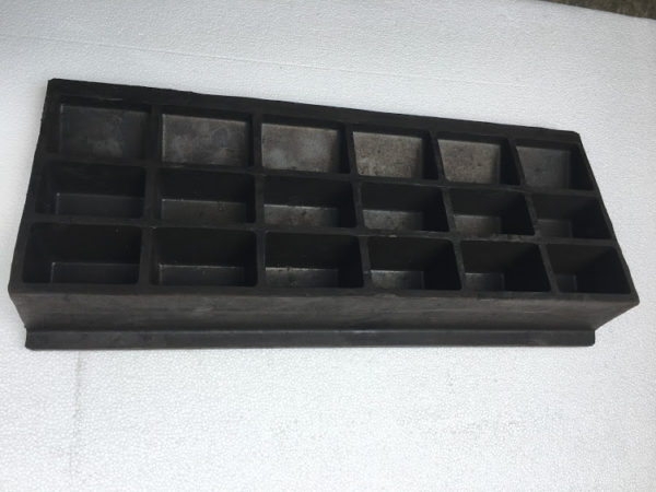 Mặt dưới gờ cao su kê bậc thềm